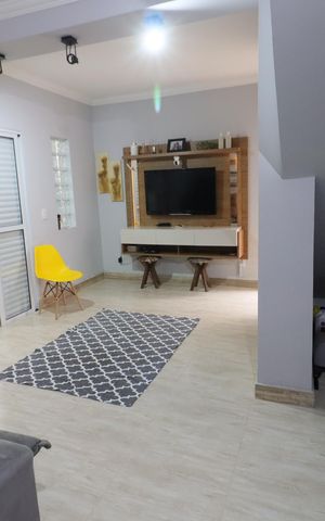 Casa à venda com 225m², 4 quartos e 2 vagasSala 2