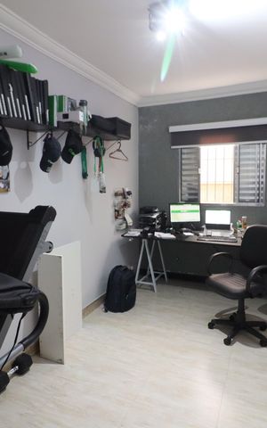 Casa à venda com 225m², 4 quartos e 2 vagasQuarto 4