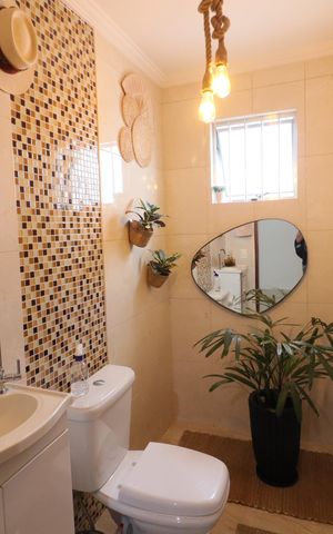 Casa à venda com 225m², 4 quartos e 2 vagasBanheiro 2