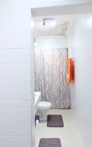 Casa à venda com 225m², 4 quartos e 2 vagasBanheiro 3