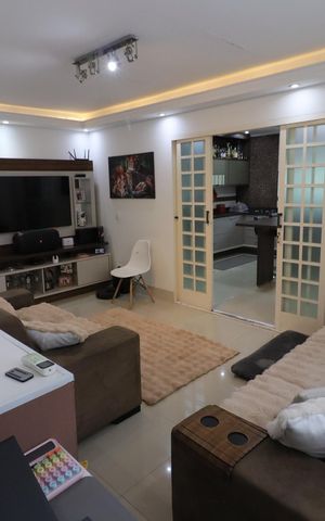 Casa à venda com 225m², 4 quartos e 2 vagasSala 1