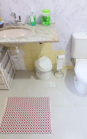 Casa à venda com 170m², 5 quartos e 2 vagasBanheiro 2