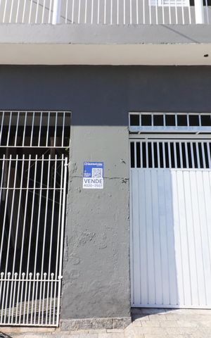 Casa à venda com 170m², 5 quartos e 2 vagasFachada