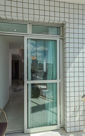 Apartamento à venda com 267m², 4 quartos e 4 vagas Apartamento à venda com 267m², 4 quartos e 4 vagasVaranda