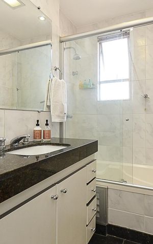 Apartamento à venda com 267m², 4 quartos e 4 vagas Apartamento à venda com 267m², 4 quartos e 4 vagasBanheiro Suíte