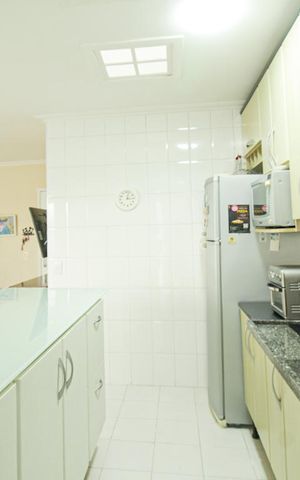 Apartamento à venda com 124m², 2 quartos e 4 vagas Apartamento à venda com 124m², 2 quartos e 4 vagasCozinha