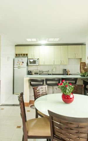 Apartamento à venda com 124m², 2 quartos e 4 vagas Apartamento à venda com 124m², 2 quartos e 4 vagasSala