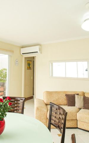 Apartamento à venda com 124m², 2 quartos e 4 vagas Apartamento à venda com 124m², 2 quartos e 4 vagasSala