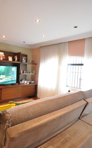 Casa à venda com 405m², 3 quartos e 7 vagasSala