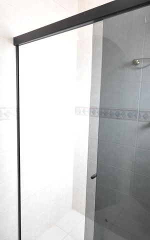 Casa à venda com 405m², 3 quartos e 7 vagasBanheiro da  Suíte 2