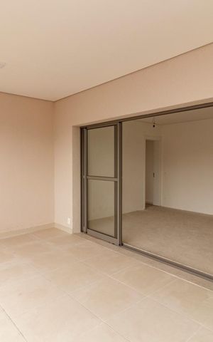 Apartamento à venda com 130m², 3 quartos e 2 vagas Apartamento à venda com 130m², 3 quartos e 2 vagasVaranda