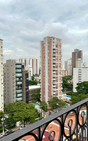Apartamento à venda com 111m², 2 quartos e 1 vaga Apartamento à venda com 111m², 2 quartos e 1 vagaVaranda