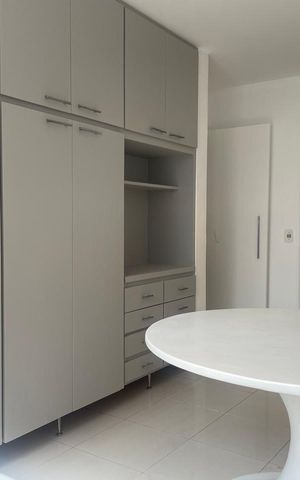 Apartamento para alugar com 238m², 5 quartos e 2 vagas Apartamento para alugar com 238m², 5 quartos e 2 vagasCozinha