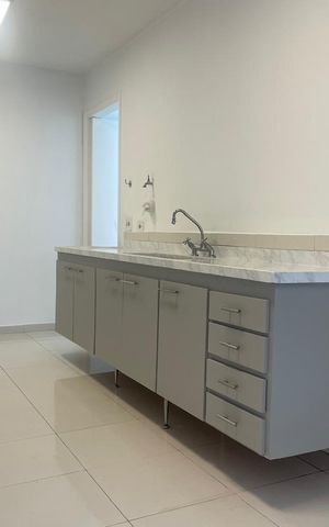 Apartamento para alugar com 238m², 5 quartos e 2 vagas Apartamento para alugar com 238m², 5 quartos e 2 vagasCozinha