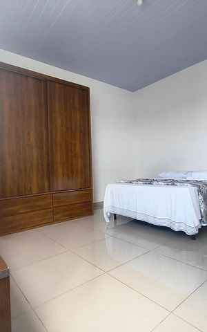 Casa à venda com 152m², 5 quartos e sem vaga