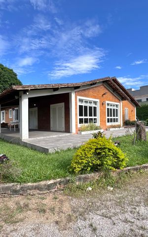 Casa à venda com 4200m², 5 quartos e 5 vagas Casa à venda com 4200m², 5 quartos e 5 vagasÁrea externa