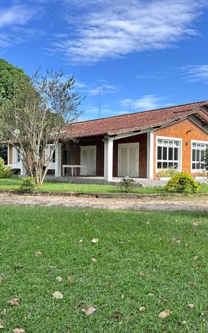 Casa à venda com 4200m², 5 quartos e 5 vagas Casa à venda com 4200m², 5 quartos e 5 vagasÁrea externa