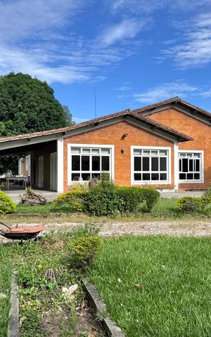 Casa à venda com 4200m², 5 quartos e 5 vagas Casa à venda com 4200m², 5 quartos e 5 vagasÁrea externa