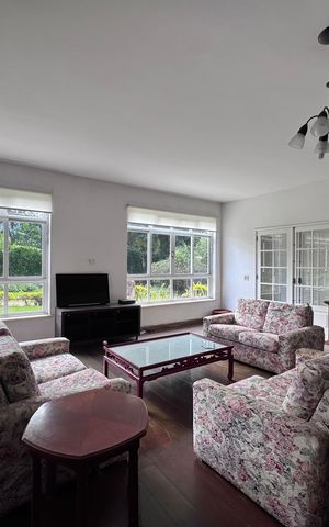 Casa à venda com 4200m², 5 quartos e 5 vagas Casa à venda com 4200m², 5 quartos e 5 vagasSala