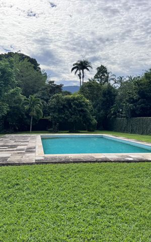 Casa à venda com 4200m², 5 quartos e 5 vagas Casa à venda com 4200m², 5 quartos e 5 vagasÁrea externa