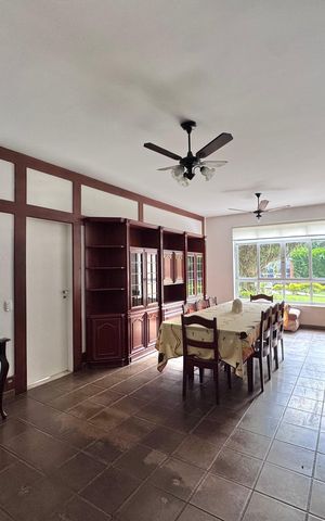 Casa à venda com 4200m², 5 quartos e 5 vagas Casa à venda com 4200m², 5 quartos e 5 vagasSala