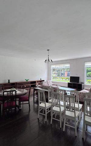 Casa à venda com 4200m², 5 quartos e 5 vagas Casa à venda com 4200m², 5 quartos e 5 vagasSala