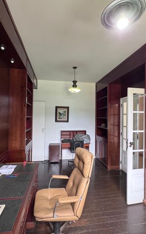 Casa à venda com 4200m², 5 quartos e 5 vagas Casa à venda com 4200m², 5 quartos e 5 vagasEscritório