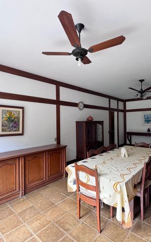 Casa à venda com 4200m², 5 quartos e 5 vagas Casa à venda com 4200m², 5 quartos e 5 vagasSala