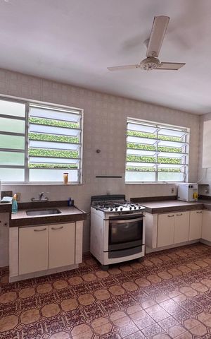 Casa à venda com 4200m², 5 quartos e 5 vagas Casa à venda com 4200m², 5 quartos e 5 vagasCozinha