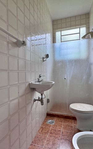 Casa à venda com 4200m², 5 quartos e 5 vagas Casa à venda com 4200m², 5 quartos e 5 vagasCasa do Caseiro - Banheiro