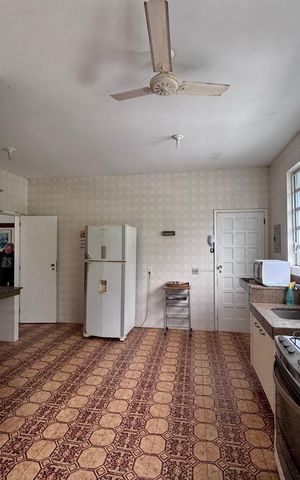 Casa à venda com 4200m², 5 quartos e 5 vagas Casa à venda com 4200m², 5 quartos e 5 vagasCozinha