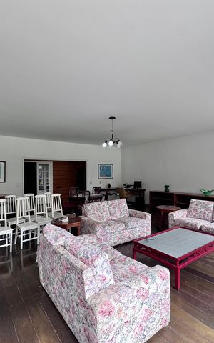 Casa à venda com 4200m², 5 quartos e 5 vagas Casa à venda com 4200m², 5 quartos e 5 vagasSala