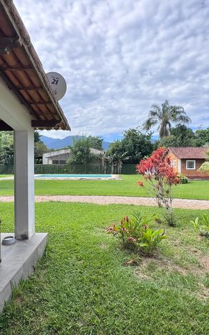 Casa à venda com 4200m², 5 quartos e 5 vagas Casa à venda com 4200m², 5 quartos e 5 vagasSuíte - Vista