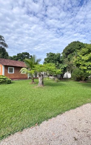Casa à venda com 4200m², 5 quartos e 5 vagas Casa à venda com 4200m², 5 quartos e 5 vagasÁrea externa