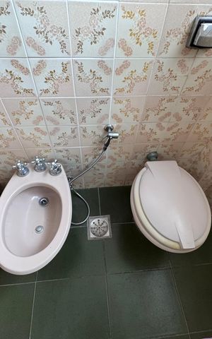 Casa à venda com 4200m², 5 quartos e 5 vagas Casa à venda com 4200m², 5 quartos e 5 vagasSuíte - Banheiro