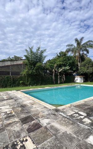 Casa à venda com 4200m², 5 quartos e 5 vagas Casa à venda com 4200m², 5 quartos e 5 vagasÁrea externa