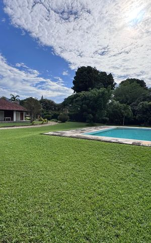 Casa à venda com 4200m², 5 quartos e 5 vagas Casa à venda com 4200m², 5 quartos e 5 vagasÁrea externa