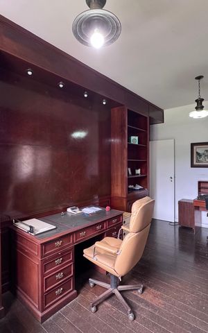Casa à venda com 4200m², 5 quartos e 5 vagas Casa à venda com 4200m², 5 quartos e 5 vagasEscritório