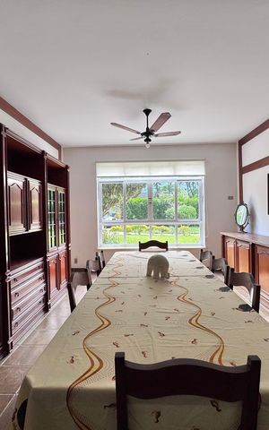 Casa à venda com 4200m², 5 quartos e 5 vagas Casa à venda com 4200m², 5 quartos e 5 vagasSala