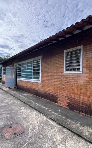 Casa à venda com 4200m², 5 quartos e 5 vagas Casa à venda com 4200m², 5 quartos e 5 vagasÁrea externa
