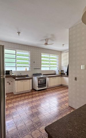 Casa à venda com 4200m², 5 quartos e 5 vagas Casa à venda com 4200m², 5 quartos e 5 vagasCozinha