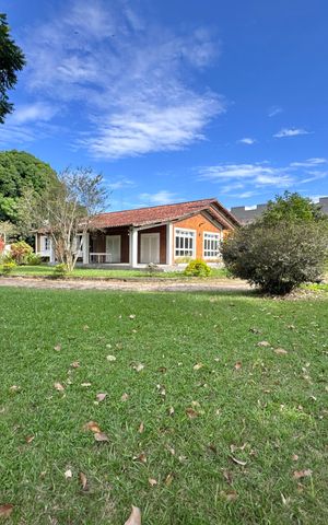 Casa à venda com 4200m², 5 quartos e 5 vagas Casa à venda com 4200m², 5 quartos e 5 vagasÁrea externa