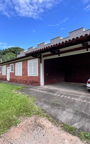 Casa à venda com 4200m², 5 quartos e 5 vagas Casa à venda com 4200m², 5 quartos e 5 vagasCasa do Caseiro