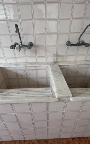 Casa à venda com 4200m², 5 quartos e 5 vagas Casa à venda com 4200m², 5 quartos e 5 vagasCasa do Caseiro - Lavanderia