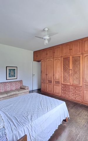Casa à venda com 4200m², 5 quartos e 5 vagas Casa à venda com 4200m², 5 quartos e 5 vagasSuíte