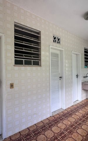Casa à venda com 4200m², 5 quartos e 5 vagas Casa à venda com 4200m², 5 quartos e 5 vagasÁrea de Serviço