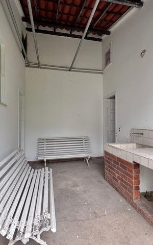 Casa à venda com 4200m², 5 quartos e 5 vagas Casa à venda com 4200m², 5 quartos e 5 vagasCasa do Caseiro - Lavanderia