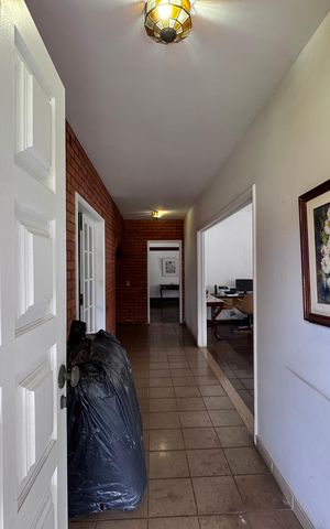 Casa à venda com 4200m², 5 quartos e 5 vagas Casa à venda com 4200m², 5 quartos e 5 vagasSala