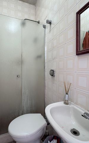 Casa à venda com 4200m², 5 quartos e 5 vagas Casa à venda com 4200m², 5 quartos e 5 vagasÁrea de Serviço - Banheiro