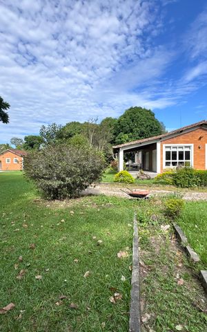 Casa à venda com 4200m², 5 quartos e 5 vagas Casa à venda com 4200m², 5 quartos e 5 vagasÁrea externa